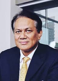 Untuk pengetahuan y.a.b datuk seri, saya merupakan pemegang ijazah dalam bidang kejuruteraan elektrik (mekatronik) daripada universiti teknnikal malaysia melaka, utem. Adjunct Professor Azman Hashim International Business School