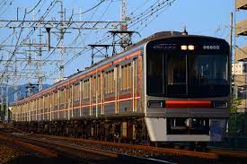 中央線（ちゅうおうせん）は、大阪府 大阪市 住之江区のコスモスクエア駅から大阪府東大阪市の長田駅までを結ぶ大阪市高速電気軌道 (osaka metro) の路線。 正式名称は高速電気軌道第4号線と称し、『鉄道要覧』では4号線（中央線）と記載されている。 駅番号を表す際に用いられる路線記号は. å¤§é˜ªãƒ¡ãƒˆãƒ­ 66605 å¤§é˜ªå¸‚å–¶åœ°ä¸‹é‰„66ç³» è»Šä¸¡ã‚¬ã‚¤ãƒ‰ ãƒ¬ã‚¤ãƒ«ãƒ©ãƒœ Raillab