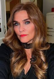 Josefina Hammer tú ert heppni vinnarin hesiferð, tú hevur vunnið eina  shellac vidgerð😊