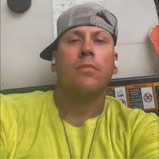 Who can replace a window glass in Fort Smith?