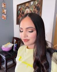 Beth Kipp's Instagram, Twitter & Facebook