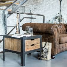 Plus besoin de se lever pour aller chercher la télécommande ou son téléphone ! Bout De Canape Industriel En Orme Et Metal Transition Tables Basses Interior S