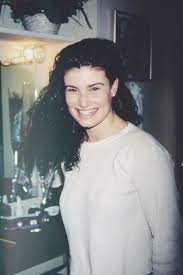 A Very Young Idina Menzel 3 Idina Menzel Curly Hair Styles Pretty People