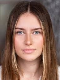 Sunnie Bell's Instagram, Twitter & Facebook