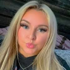 Camille Ash's Instagram, Twitter & Facebook