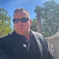 Eric Klingberg's Instagram, Twitter & Facebook