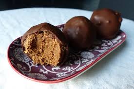 Chocolats De Paques Chocolats De Noel Bonbons Au Chocolat Chocolats Fourres Au Praline Rochers Praline Recette Chocolat Chocolat De Paques Maison Chocolat