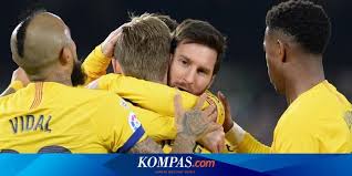 Welcome to coverage of barcelona's laliga clash with real betis. Real Betis Vs Barcelona Kemenangan El Barca Diwarnai Kartu Merah Halaman All Kompas Com