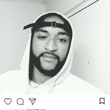 Hannah Amos (@HannahAmos12)