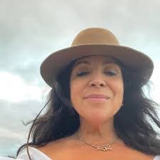 Yolanda Porrata's Instagram, Twitter & Facebook