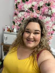 Small business owner recommends spray tan service