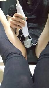 チャイナドレスを着た男の娘が電マでオナニーしていたら失禁