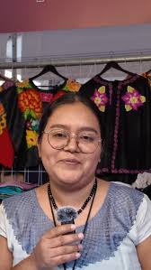 🧵 En San Pedro Actopan, el telar de cintura continúa siendo una expresión  viva de la herencia indígena Nahua. Iris Lozano Salman, tejedora de la  comunidad Malacachtépec Momoxco, comparte el proceso de