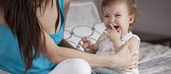 Beaucoup de femmes ont cette petite manie que la plupart des hommes détestent : Peurs Enfantines Mais Pas Anodines