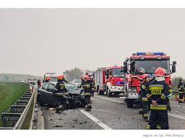 W sobotę, 12 grudnia, po godzinie 15 na s1 w pyrzowicach doszło do potwornego wypadku. Mierzecice Tragiczny Wypadek Na S1 Na Miejscu Zginal Kierowca Auta Osobowego