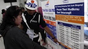 Layar monitor akan memberikan penumpang kereta api panduan apa saja data yang perlu dimasukkan untuk mencetak tiket. Cara Cetak Boarding Pass Dan Check In Di Stasiun Kereta Api Tribunnews Com Mobile