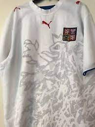 The puma logo and the football crest of the czech republican national team are featured on the chest. 2006 Czech Republic Puma Vtg Germany Fifa World Cup Rare White Jersey Size 2xl Ebay
