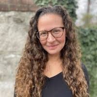 Jami Newell's Instagram, Twitter & Facebook