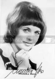 Autogrammkarte der DDR-Sängerin Marion Neumann