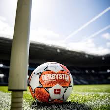 Les fans de foot attendent cette compétition depuis 1 an, à la suite de son report provoqué par la pandémie mondiale. Derbystar Presente Le Ballon De La Bundesliga Pour La Saison 2021 2022
