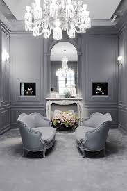la biennale paris 萩原輝美が訪ねたビエンナーレの華やかな世界 ギャラリー boutique interior dark bedroom furniture home decor