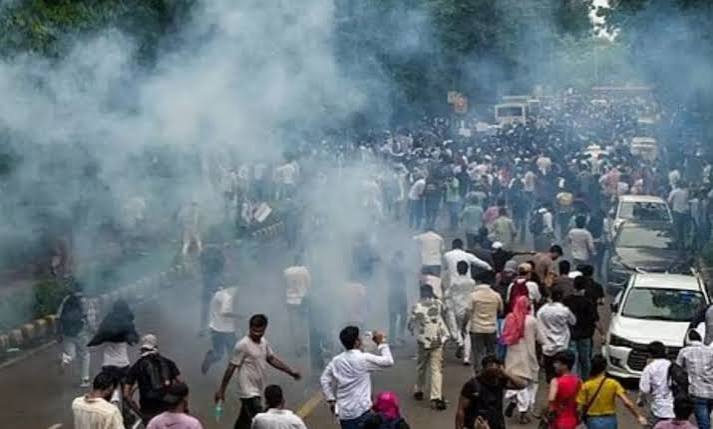Did Delhi Police Have “Gunda Brothers” Helping From Inside the Protests?  - Inventiva