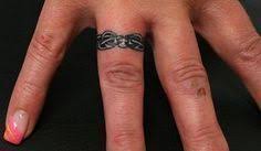 Infinity With Diamond Finger Tattoo Diamond Ring Finger Tattoo Infinity Diamond Ring F Ring Tattoo Hochzeit Fingertatowierungen Finger Tattoo Designs