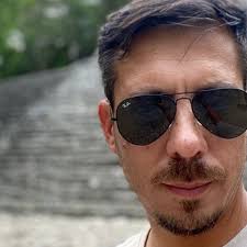 Are there any other surf fishermen here?