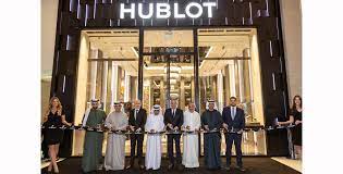 متفائل ولما كانت مضمومة كتبنا: Hublot ÙˆØ£Ø­Ù…Ø¯ ØµØ¯ÙŠÙ‚ÙŠ ÙˆØ£ÙˆÙ„Ø§Ø¯Ù‡ Ø¥Ø¹Ø§Ø¯Ø© Ø§ÙØªØªØ§Ø­ Ù…ØªØ¬Ø± Ø§Ù„Ø¹Ù„Ø§Ù…Ø© ÙÙŠ Ø¯Ø¨ÙŠ Ù…ÙˆÙ„ Al Iktissad Wal Aamal Ø§Ù„Ø¥Ù‚ØªØµØ§Ø¯ ÙˆØ§Ù„Ø£Ø¹Ù…Ø§Ù„