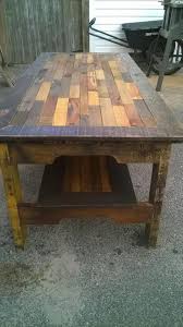 The top of this coffee table takes it from simple pallet coffee table to a well designed coffee tables that won't allow any drinks or crumbs to slip through the open cracks. Diy Large Pallet Coffee Table Pallet Furniture Diy Diy Pallet Furniture Furniture Diy Furniture Projects