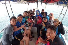 Tetapi untuk ke pulau kapas, perjalanan bot hanya mengambil masa 10 minit dari tanah besar ke pulau. 5 Sebab Kenapa Pulau Kapas Destinasi Terbaik Untuk Weekend Chill Bersama Rakan Anda
