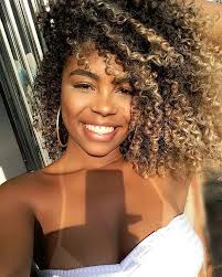 147 Curtidas 3 Comentarios Negros Lacradores Sassa Lacrando No Instagram Inspira Highlights Curly Hair Blonde Highlights Curly Hair Natural Hair Styles