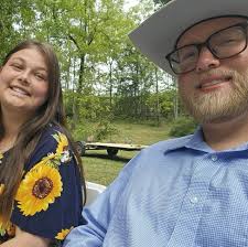 Who does acoustic guitar repair in Shelbyville, TN?