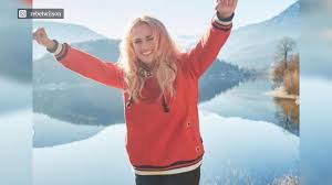 Get her story at biography.com. Rebel Wilson Teilt Heissen Schnappschuss Aus Pikanter Perspektive