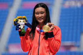 東京五輪・聖火リレー・和歌山 市民が見守る中、和歌山城前を行く聖火ランナー 1964.09/10 東京五輪・聖火リレー・札幌 歓呼に包まれ札幌テレビ塔に到着した聖火ランナー Rxjazntqjdjebm