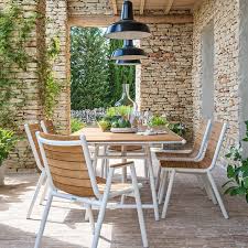 Melange Teck Aluminium Pour Une Table D Une Grande Elegance Ideale Pour Accueillir Jusqu A 10 Convives Camif Mobilier Jardin Mobilier De France Table Repas