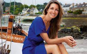 La journaliste remplace claire chazal sur le plateau du 20h en tant que joker officiel. En Images Les Looks D Anne Claire Coudray La Nouvelle Star Du 20 Heures De Tf1 Le Parisien