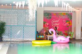 Sizi piknik cafe kafemizde ağırlamaktan ve size keyifli zaman geçirtmekten memnuniyet duyarız. Piknik By Arif Inn Bernapas Sejenak Dari Jebakan Jakarta