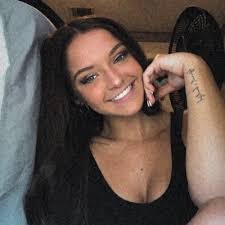 Kaitlyn Scott's Instagram, Twitter & Facebook