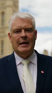 Reform UK MP Lee Anderson has ripped up a letter telling him to pay his BBC  TV licence fee in front of the audience of the Reform UK party conference  in Birmingham.⁠ ⁠ #