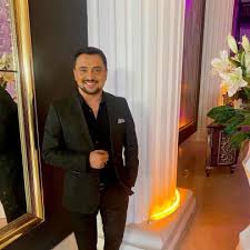 Müzik hayatına doğduğu yer olan ankara'da adım atmıştır. Qrlxrrv Zw6gjm