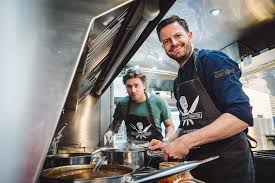 Baschi is a singer and musician. Die Kuche Als Buhne Food Truck Auf Tournee Pascal Schmutz