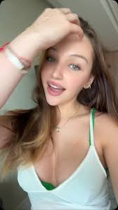 Dubai is a vibe 🇦🇪 #bellaalexandras , ., ., ., ., #dubailife #dubaimall  #dubailifestyle