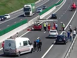 Nouă persoane au fost rănite, una dintre ele fiind în stare gravă, în urma unui accident care a avut loc joi dimineaţă, pe autostrada soarelui. Accident Pe Autostrada Soarelui La Km 180 O TanÄƒrÄƒ S A RÄƒsturnat Cu MaÈ™ina Foto Libertatea
