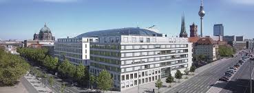 Das deutsche haus ermöglicht mietern einen leichten und unkomplizierten zugang zu russischen und internationalen geschäftspartnern. Deutscher Industrie Und Handelskammertag E V Dihk Das Haus Der Deutschen Wirtschaft Breite Strasse 29 In Berlin Mitte Facebook