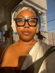 FOR RENT — OAK LAWN 4 Bedrooms • 2.5 Baths $2,700/mo