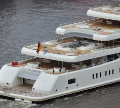 Born on october 24, 1966 in saratov, s russia, roman abramovich is a multibillionaire businessman as well as a successful entrepreneur. Inside Roman Abramovich S 181b Bulletproof Eclipse Super Yacht With 2 Helipads Submarine Movie Theater And Missile Defence System Autojosh