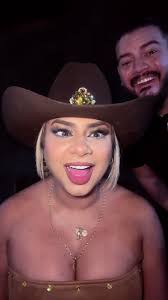 Jajajajaja algo improvisado pero con la musica quedo bueno 🤣🤣🤣 así  quedamos cuando nos enteramos de cada locura que dicen algunos del medio  llanero 🤣🤣🤣 @Araima Amézquita 🌺✨ #ymequedeaji ...