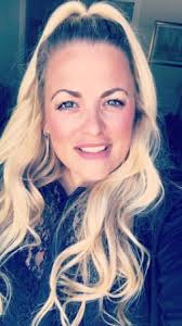 Amanda Vining's Instagram, Twitter & Facebook