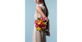 It's a bouquet of white and yellow daisies in a clear pitcher with floating lemon slices. 1 800 Flowers Com And Jason Wu Collaborate To Launch Exclusive Floral Collection
